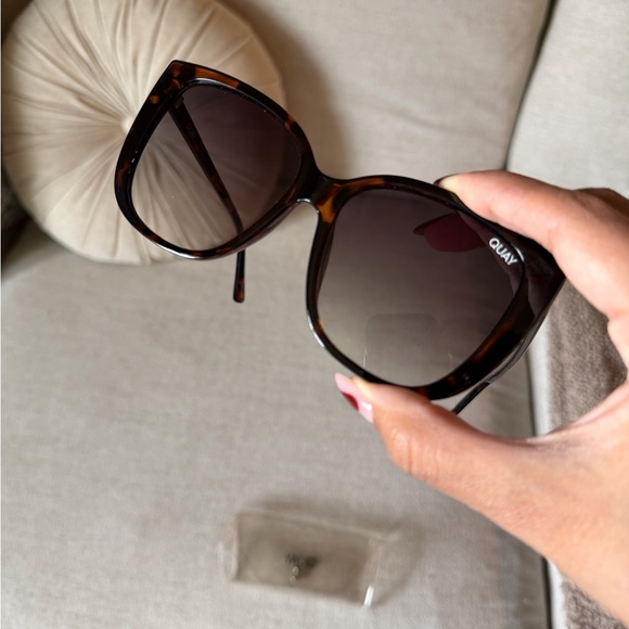 Quay Tortoise Shell Sunglasses - Picture 5 of 7